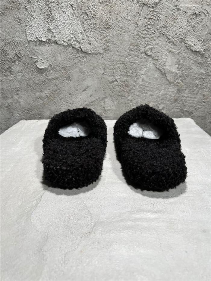 BLCG SLIPPERS