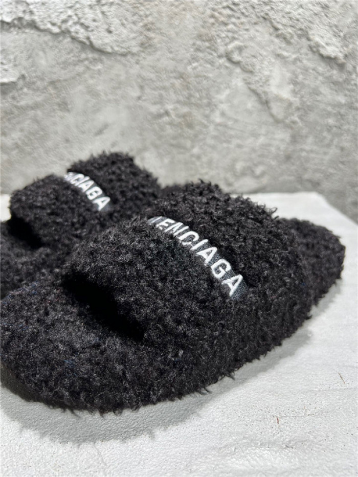 BLCG SLIPPERS