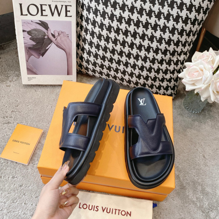 LV SLIPPERS