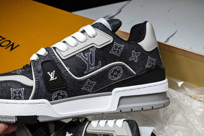 LV SNEAKER TRAINER FOR-LV382
