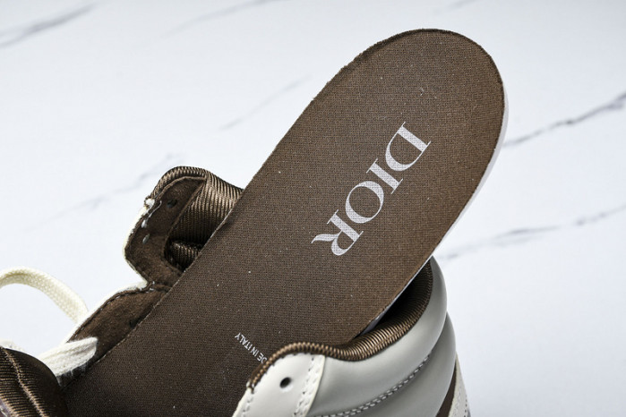 D10R B27 High Top Sneaker 10802