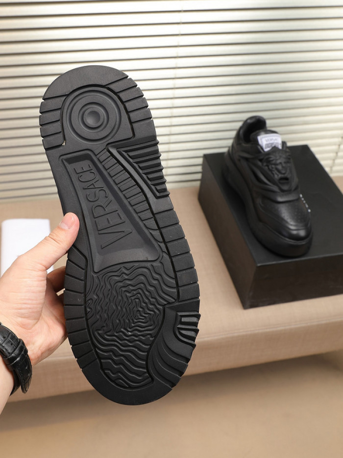 VERS SNEAKERS 112802