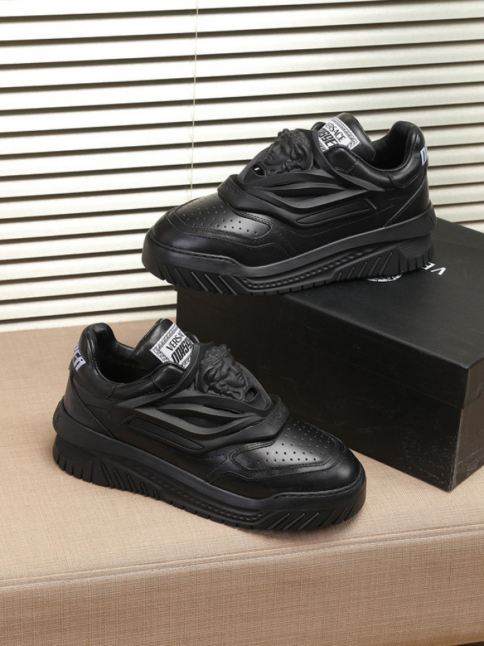 VERS SNEAKERS 112802