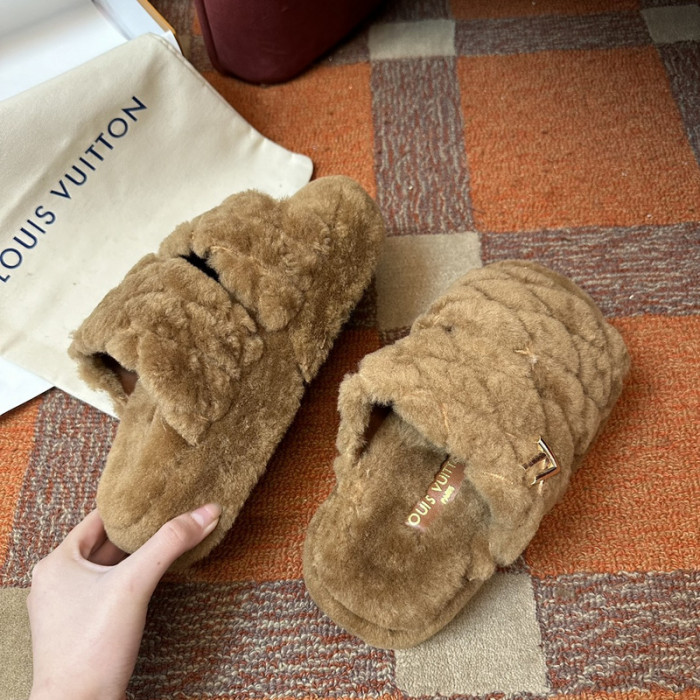 LV SLIPPERS
