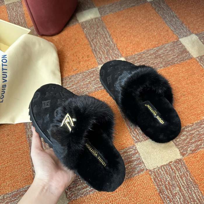 LV SLIPPERS