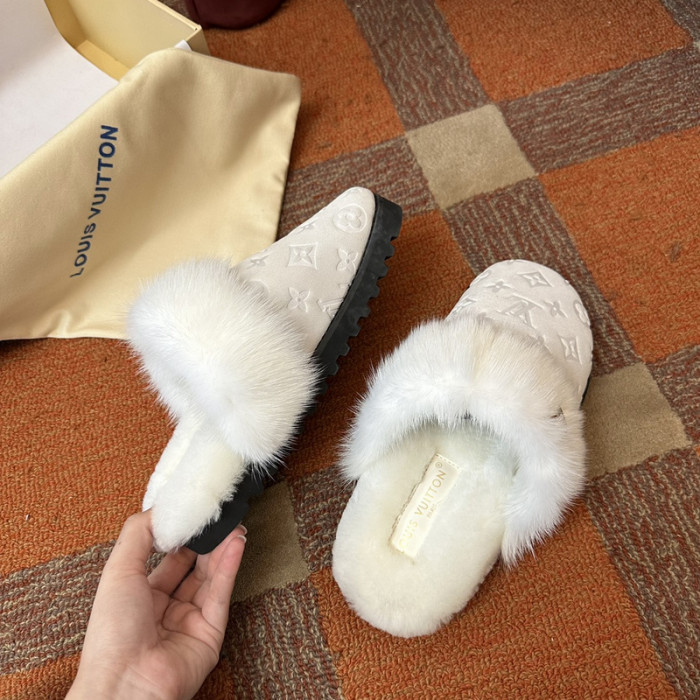 LV SLIPPERS