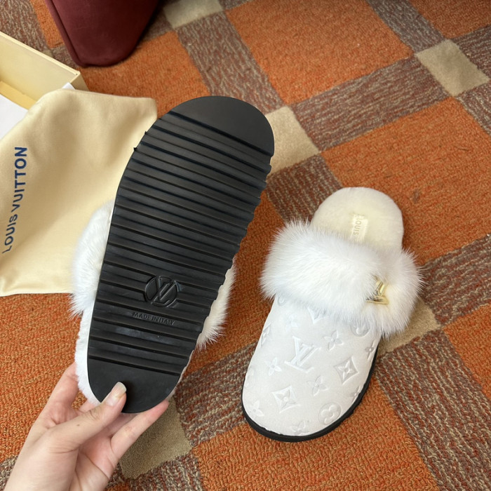LV SLIPPERS
