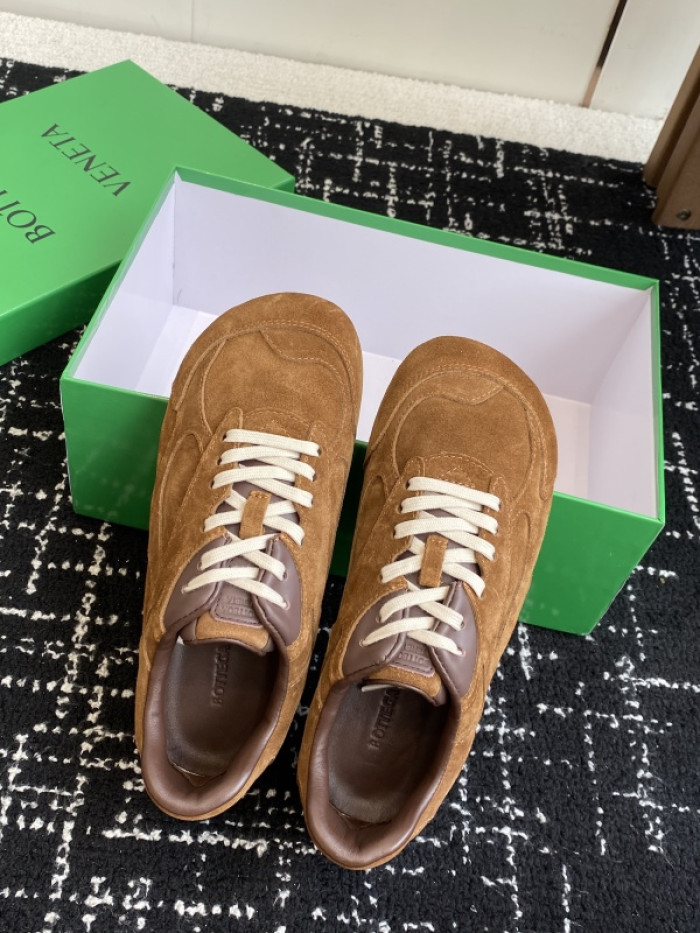 b0tt*ga Ven*ta sneaker