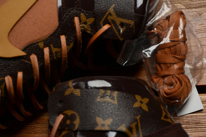 AIR JORDAN 1  AQ0818-158 (WITH CASE)