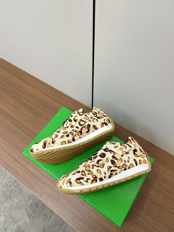 b0tt*ga Ven*ta orbit sneaker