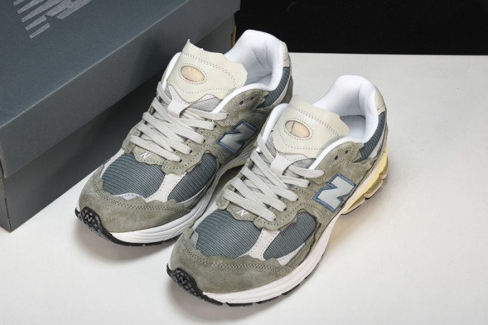 New Balance yeeshoes M2002RDD