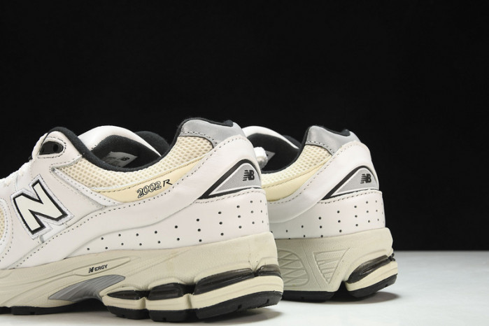New Balance yeeshoes  ML2002RQ