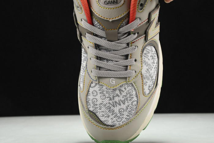 New Balance yeeshoes   ML2002RGD