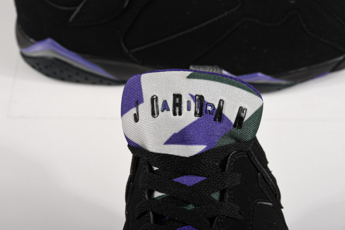 AIR JORDAN 7 RETRO RAY ALLEN BUCKS 304775-053