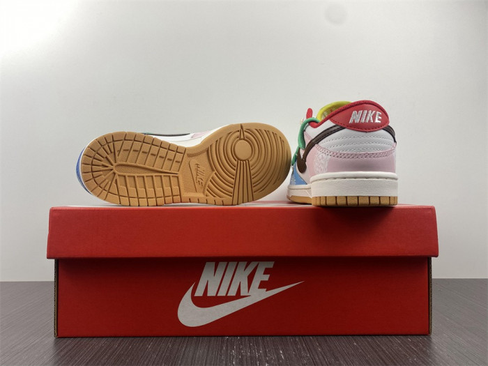NIKE DUNK LOW SE ‘’ FREE.99