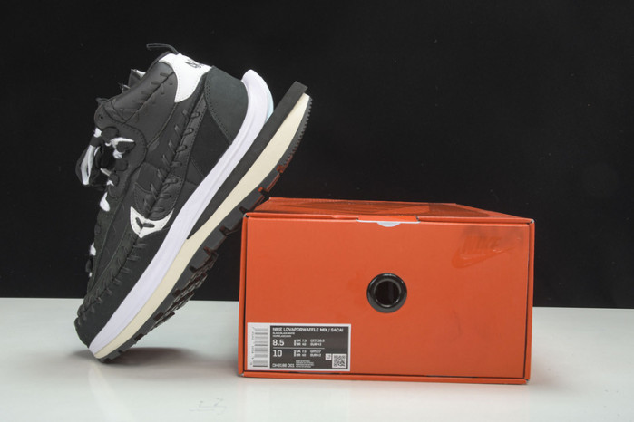 Sacai x Jean Paul Gaultier x Nk VaporWaffle DH9186-001
