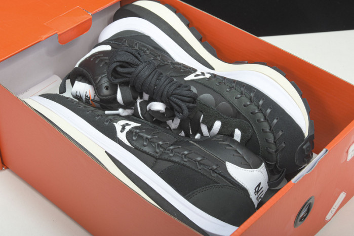 Sacai x Jean Paul Gaultier x Nk VaporWaffle DH9186-001