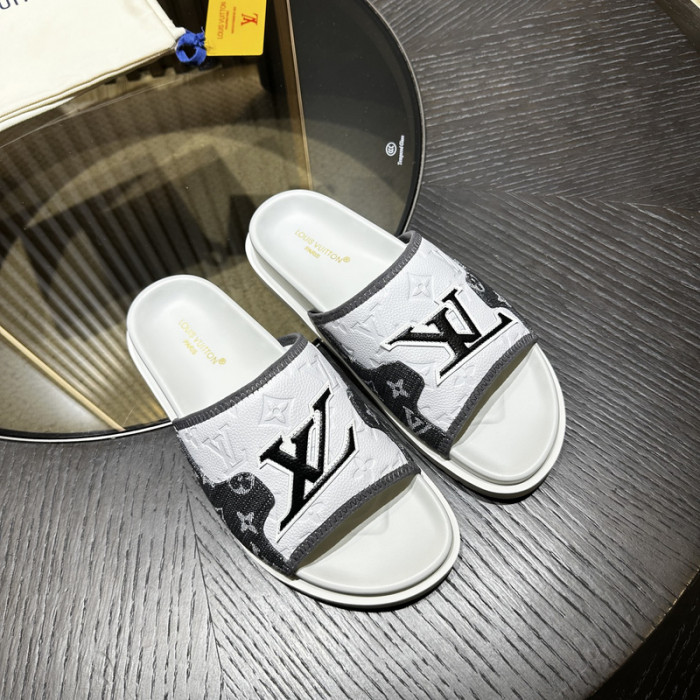 LV SLIPPERS