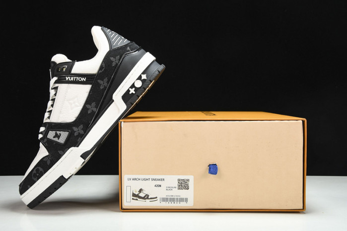 LV SNEAKER LOW YEE-015