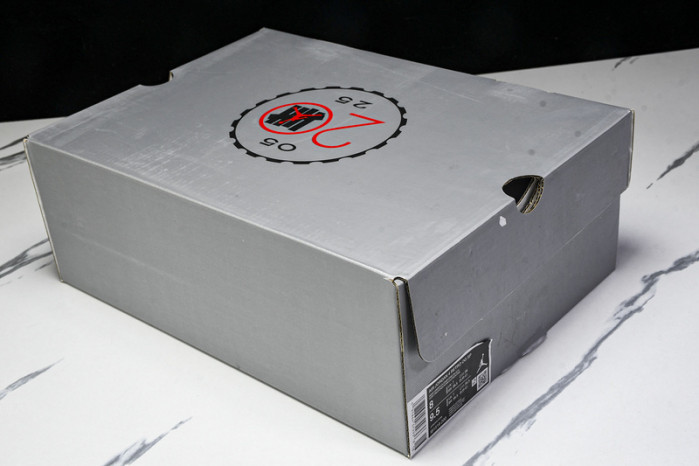 UNDEFEATED x Air Jordan 4 OG IB1519-200