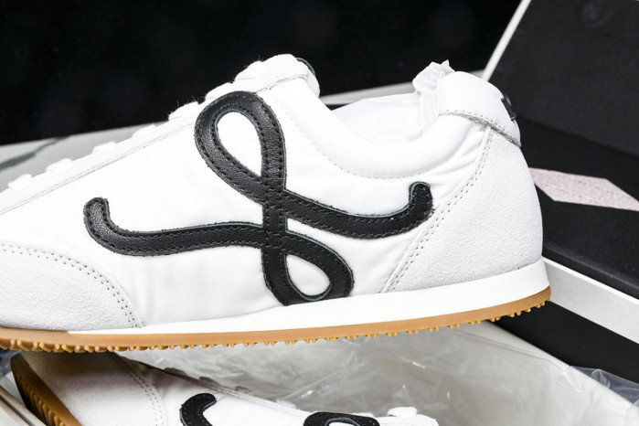 L*0ewe Ballet Runner LW-FOR02