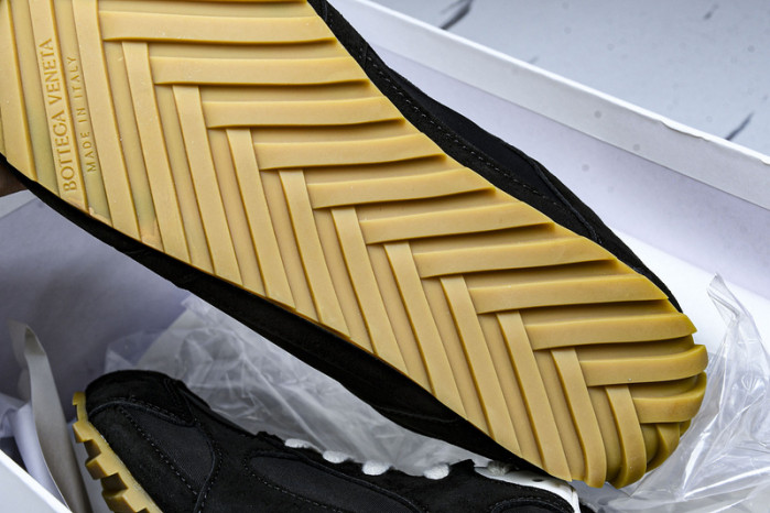 b0tt*ga Ven*ta sneaker