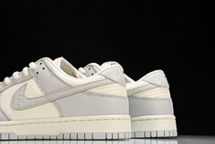NIKE Dunk Low  "Needlework"  FJ4553-133