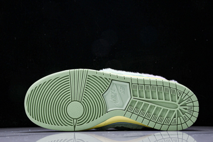 Verdy x Nike SB Dunk Low “Visty”  FN6040-400