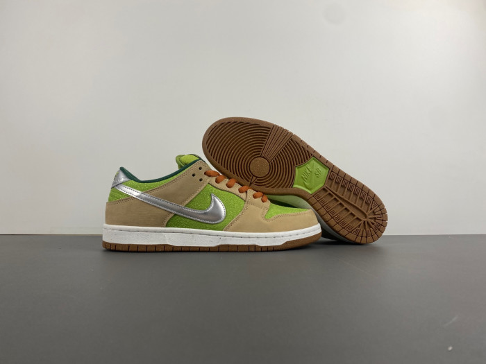 Nike SB Dunk Low “Escargot”  FQ7585-200