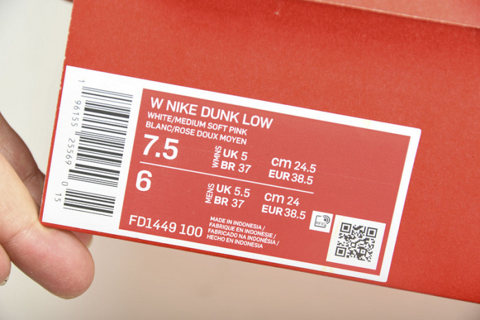 Nike Dunk Low “Pink Paisley”  FD1449-100