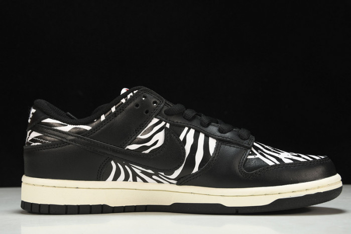 Quartersnacks x Nike SB Dunk 