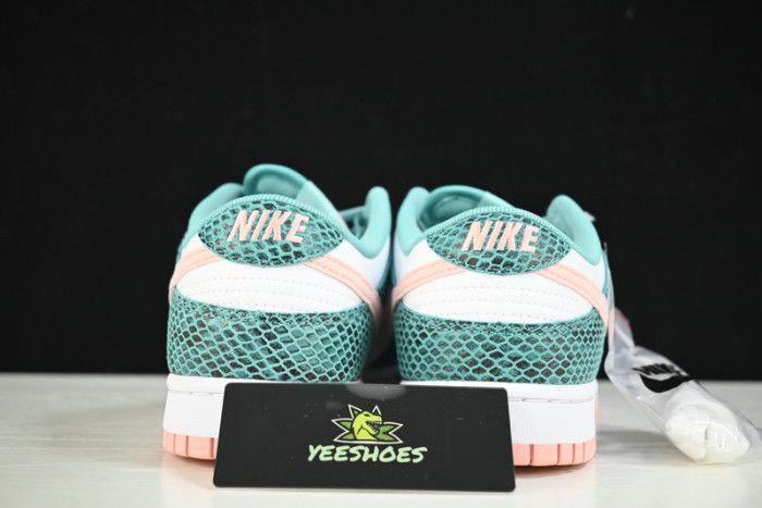 Dunk SB Low "Snake Skin" DR8577-300