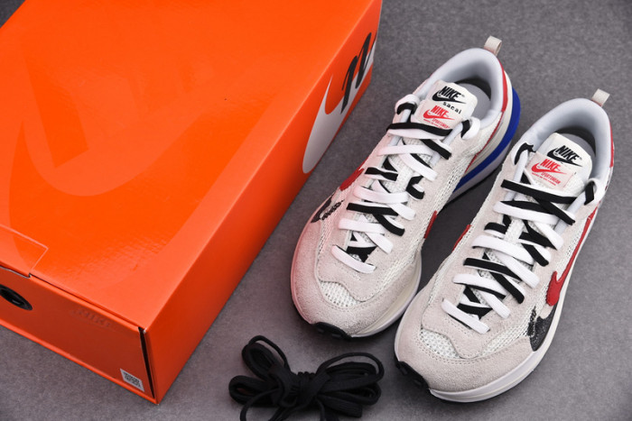 Nike Vaporwaffle sacai Sport Fuchsia Game Royal  CV1363-100