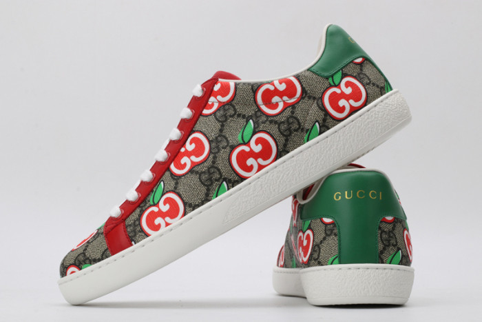 Gv*c ace embroidered low-top sneaker