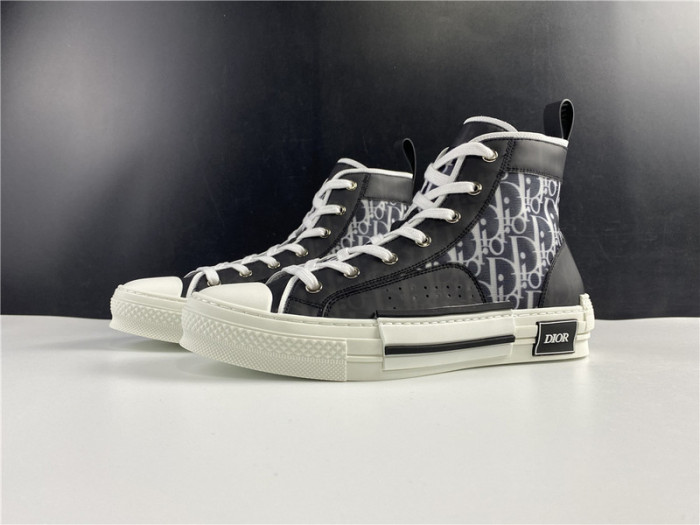 D10R B23 Oblique High Top Sneaker