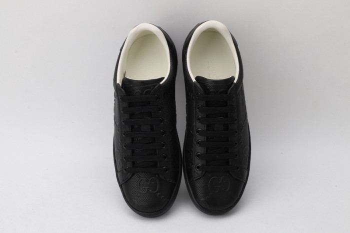Gv*c ace embroidered low-top sneaker 431942a38g09065