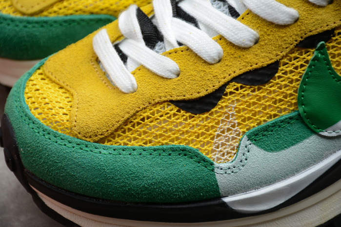 Nike Vaporwaffle sacai Tour Yellow Stadium Green CV1363-700